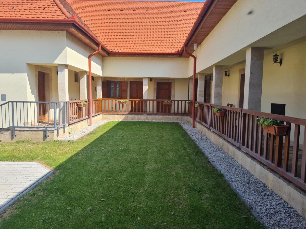 Bed and Breakfast Toroes Panzio Szabolcs Esterno foto